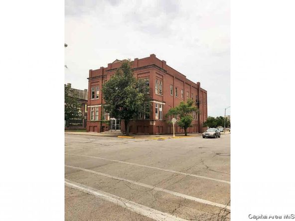 88 N Prairie St, Galesburg, IL 61401